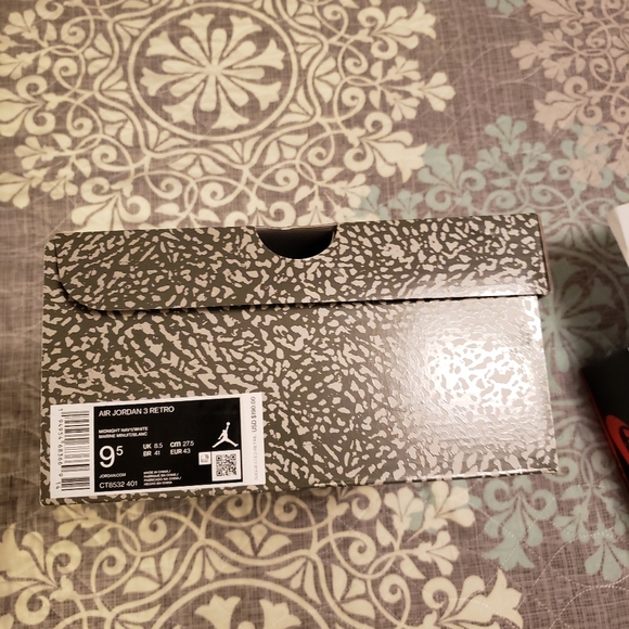 Jordan 3's Georgetown - Picture 6 of 6